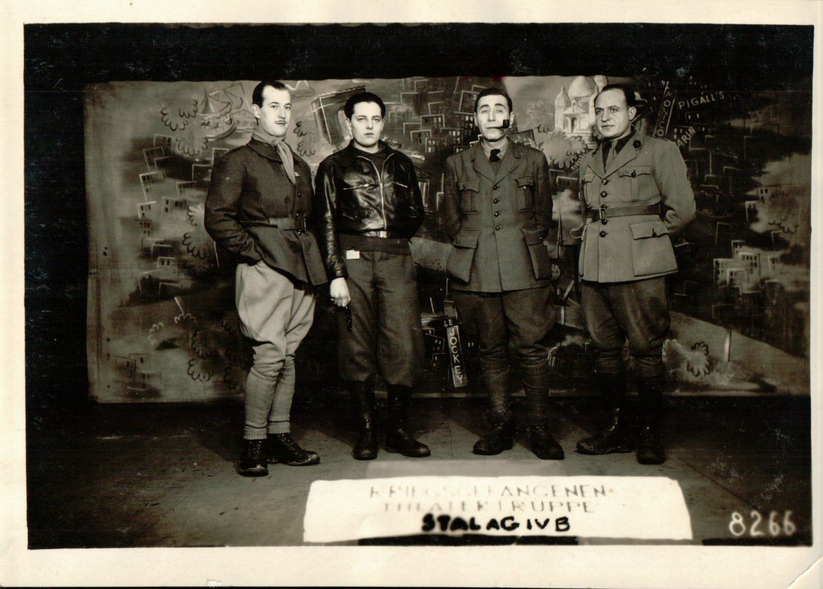 Scan original de Photos de Lazare Rachline et des prisonniers-acteurs au Stalag IV B